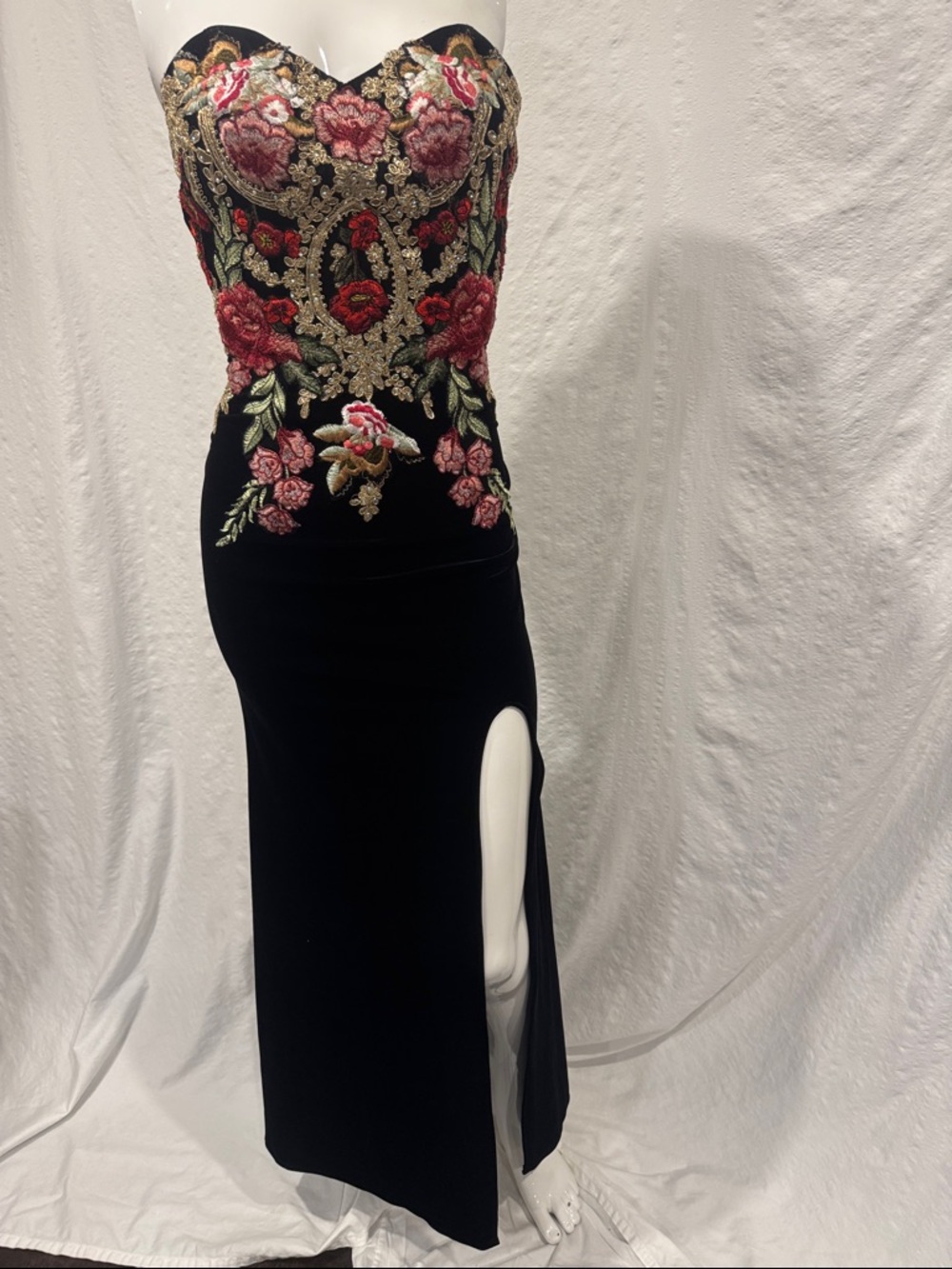 Blondie Nites Strapless Formal Dress Size 1 Black Velvet Embroidered Gown